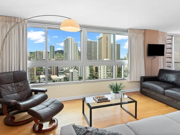 2421 Tusitala St APT 1704, Honolulu, HI 96815