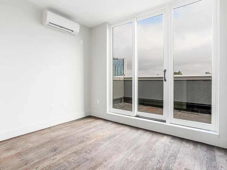 142 Erasmus St #2C — Photo 3