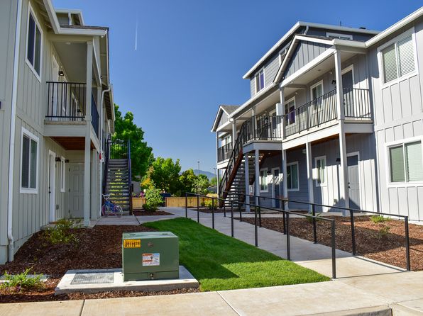 1979 Sky Park Dr #3, Medford, OR 97504