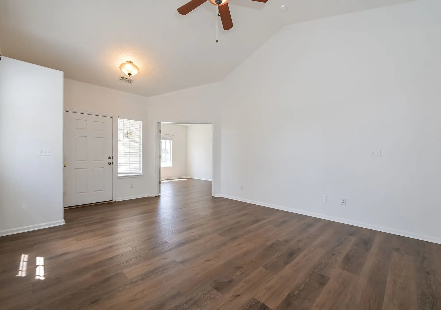 3 Bed/ 2Bath Close to Buckley Space Base — Photo 4
