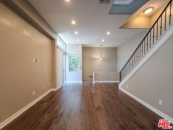 5th image of 5237 Willowcrest Ave #105