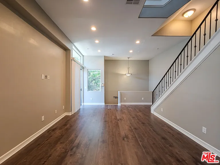 5237 Willowcrest Ave #105 — Photo 5