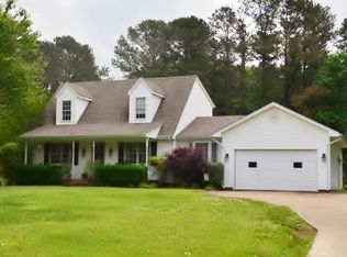 918 Memorial Dr, Paris, TN 38242