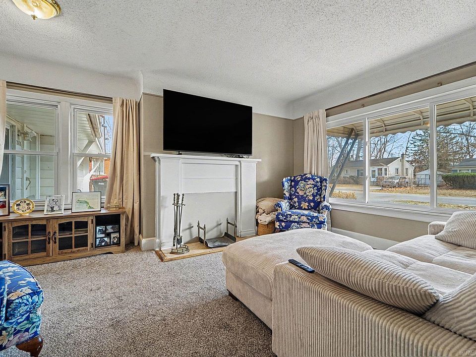 20620 Westhampton Ave, photo 3