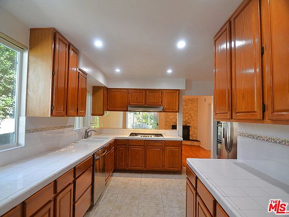 5th image of 3210 Veteran Ave