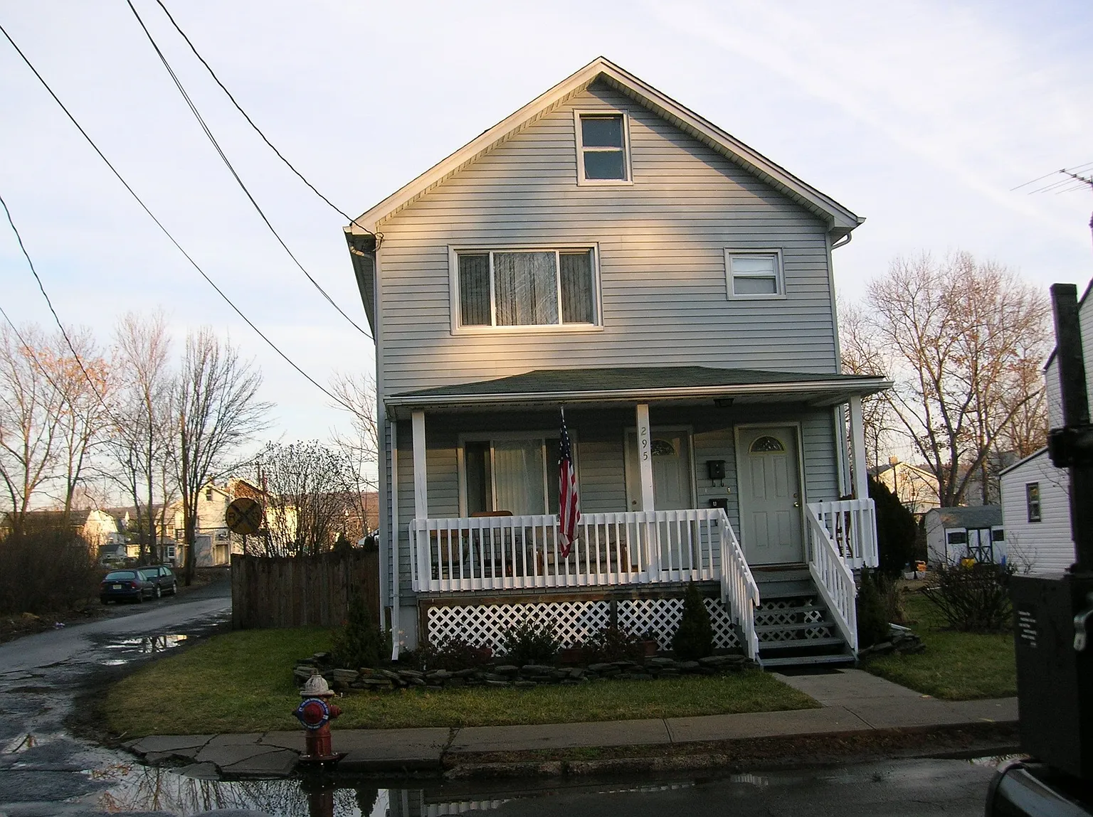 295 W Main St photo 1