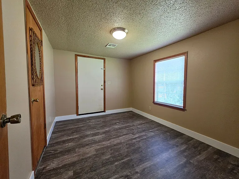 532 N Patchin Ave — Photo 2