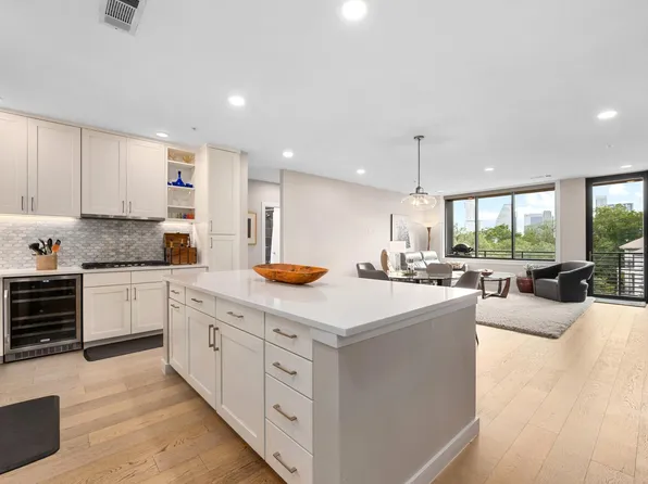 900 S 1st St #312, Austin, TX 78704