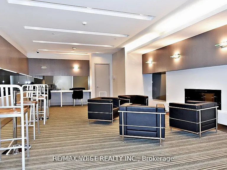 7165 Yonge St #Penthouse 103 — Photo 5