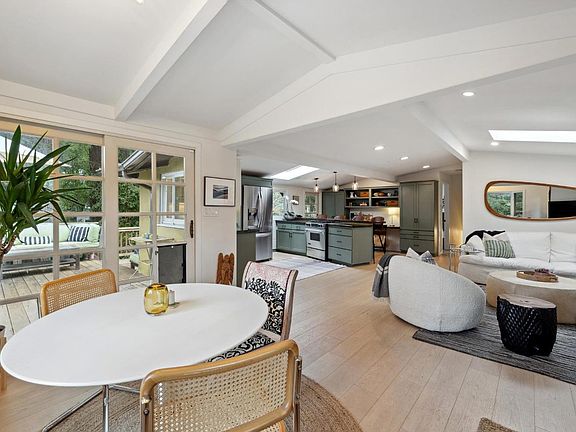 3rd image of 18 Heuters Lane