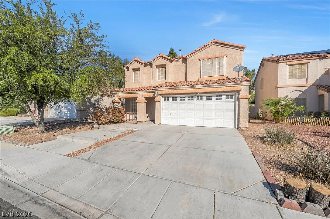 4 bed, 2.5 bath, 2037 sqft, $2,300 — Photo 2