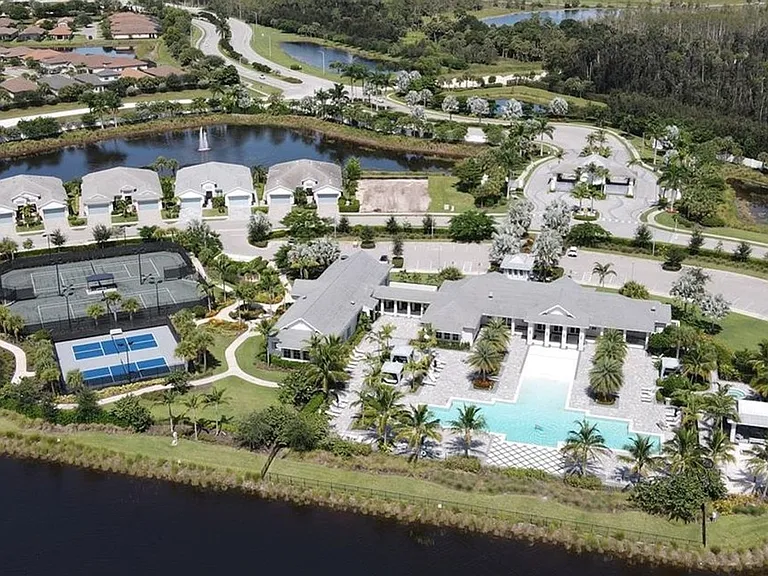9241 Cayman Dr — Photo 50
