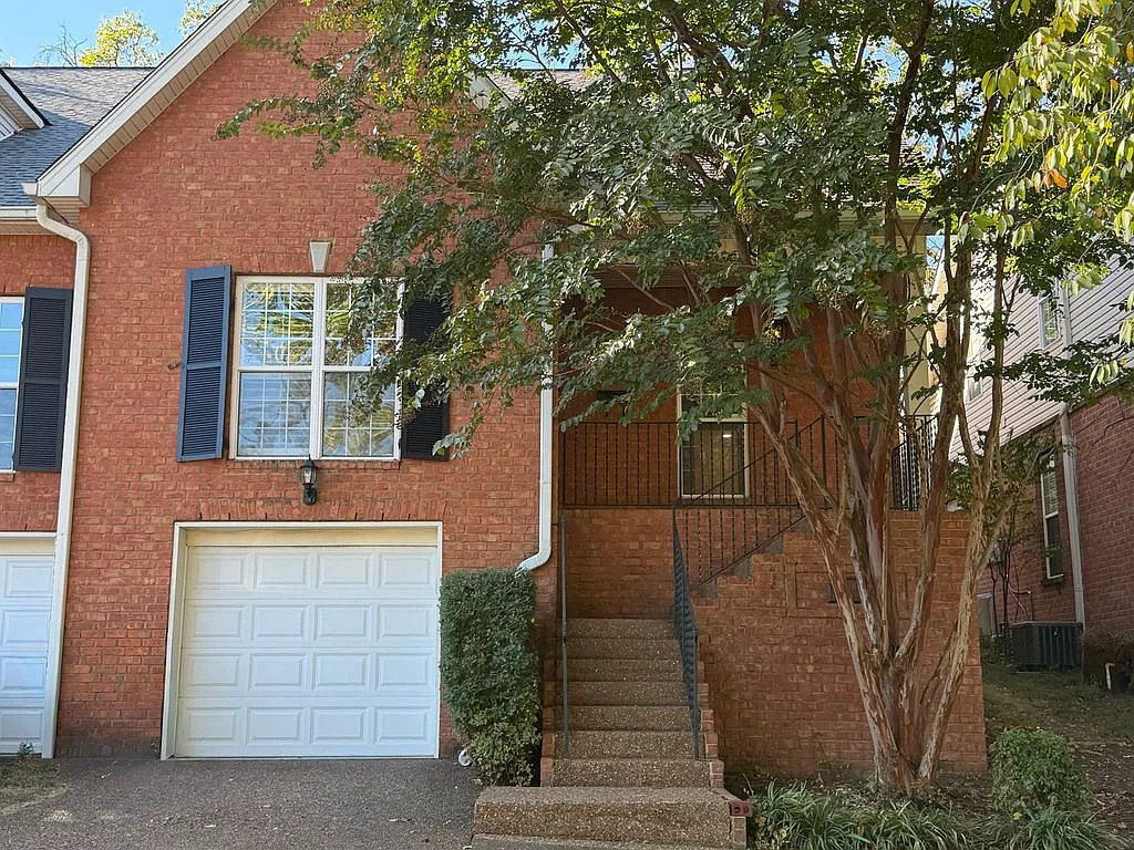 3 bed, 2.5 bath, 1922 sqft, $5,200 — Photo 2