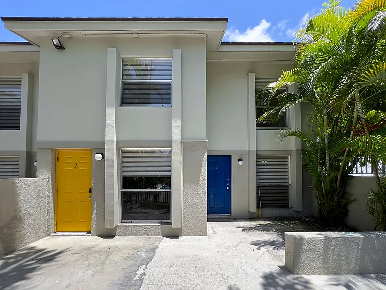 2900 Bird Ave — Photo 2