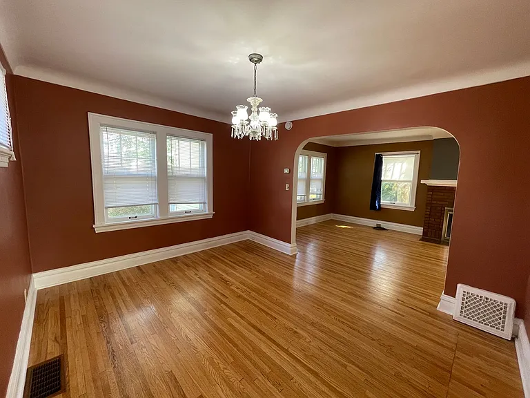 226 W Kent Rd — Photo 8