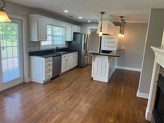 2nd image of 8547 Jameson Ln