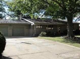 1917 N Meadowlake Dr, Augusta, KS 67010