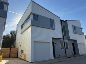 2000 Riverside Farms Rd