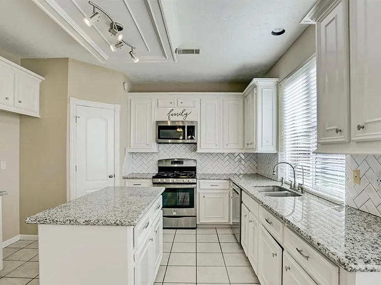 23247 Diamond Knoll Ct — Photo 10