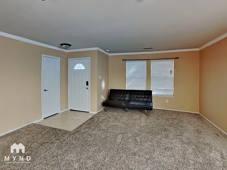 507 Darlene Trl — Photo 2