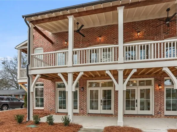 1083 Green St, Roswell, GA 30075