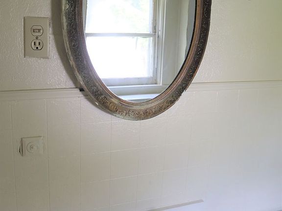 4th image of 2460 Drexel St