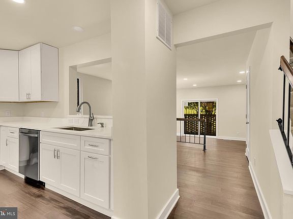 5th image of 3157 Apple Rd NE #5