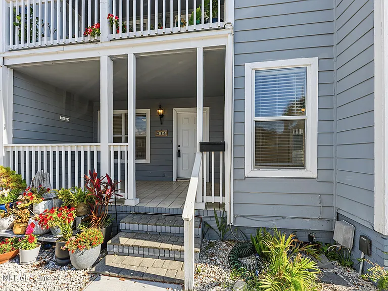 214 Margaret St — Photo 1