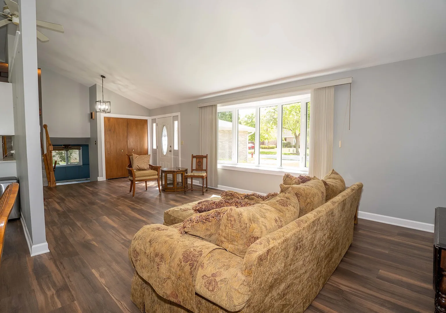 4 bed, 2262 sqft, $3,300 — Photo 4