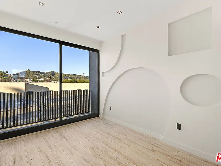 1021 N Ogden Dr #Penthouse 7 — Photo 15