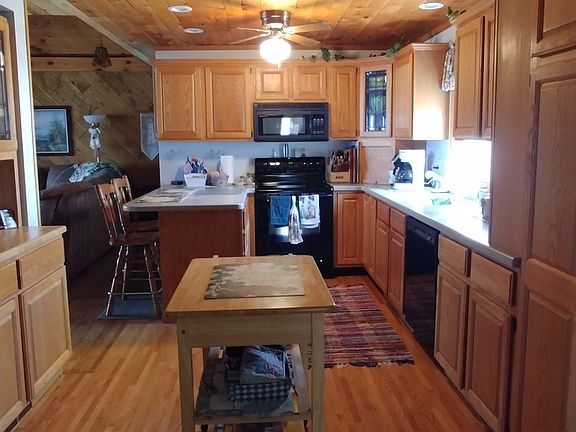 Kitchen breakfast bar