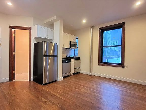 5th image of 27 Morton St #89