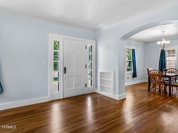 5th image of 3206 Summitview Ave