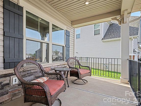 3rd image of 1840 Scarbrough Cir SW