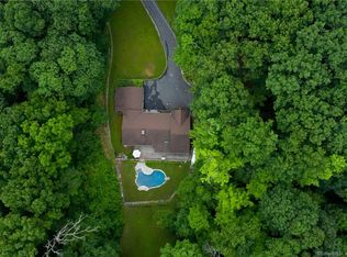 49 Elephant Rock Rd, Woodbury, CT 06798