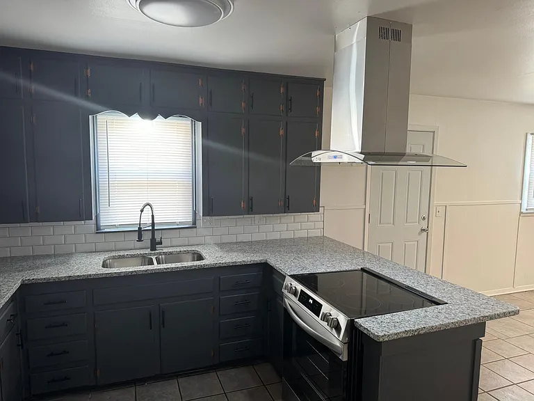 1105 Callahan St — Photo 8