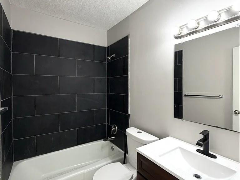 242 Bennett Ave #4B — Photo 3