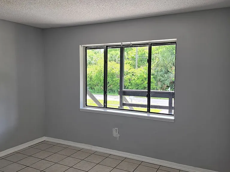 2526 S Oak Ave — Photo 10