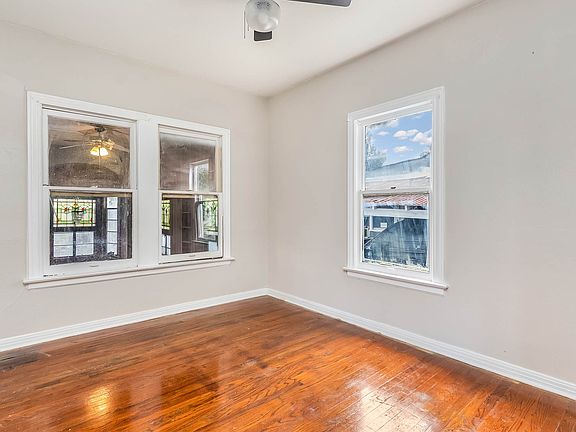 3rd image of 1018 W Hildebrand Ave