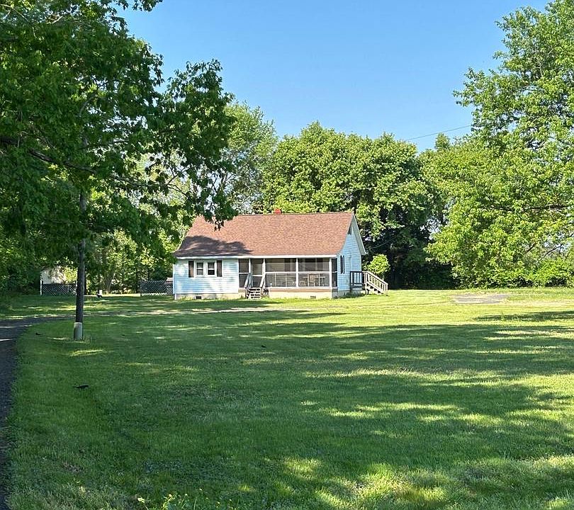 2nd image of 15845 Cobb Island Rd