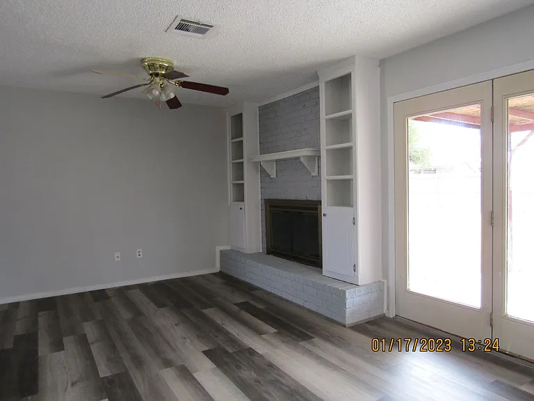 7008 NW Kingsbury Ave — Photo 4