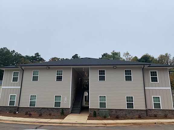 4th image of 121 Sierra Vista Cir #102