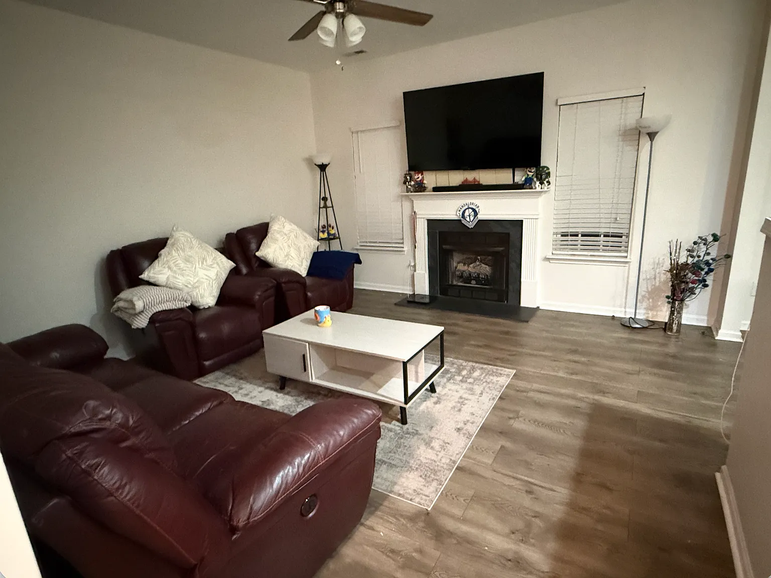 3 bed, 2.5 bath, 1700 sqft, $2,100 — Photo 2