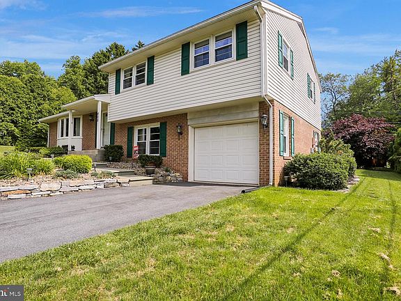2nd image of 408 Acorn Ln