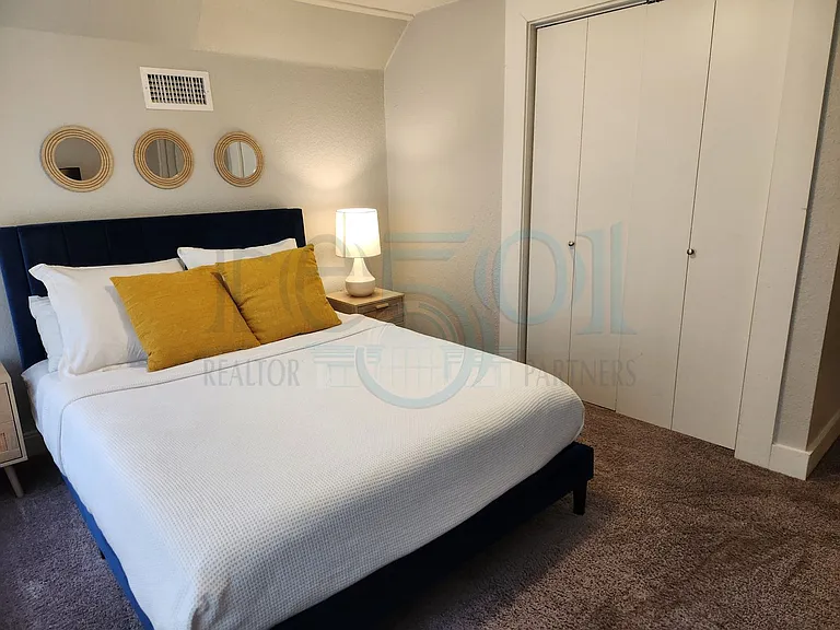 300 S Valentine St #1 — Photo 21