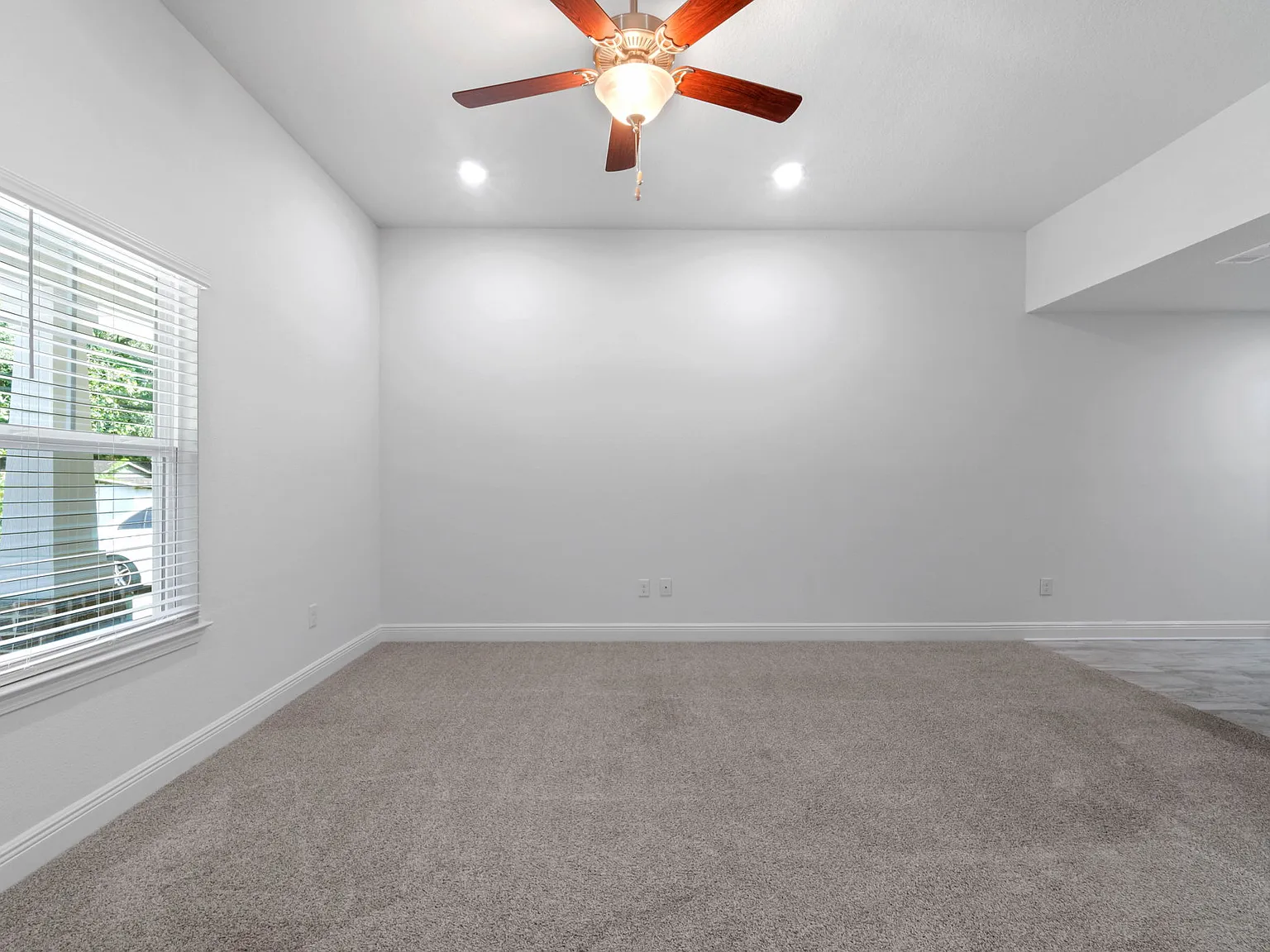 Adorable Craftsman Inspired Duplex in a great area for Rent — Photo 4