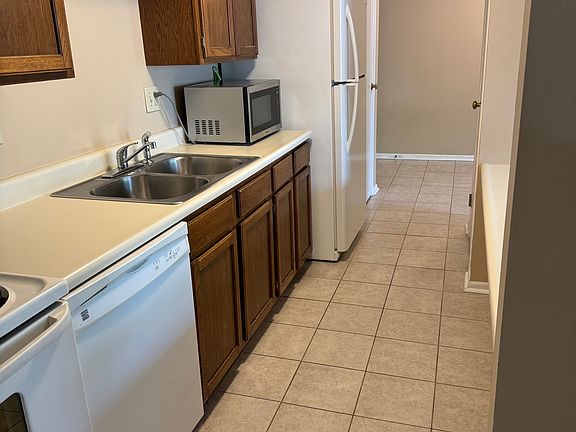 2nd image of 31 Teaberry Ct #31