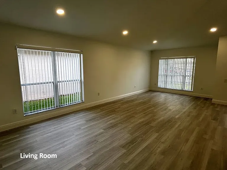 5023 Quadrangle Ct — Photo 10