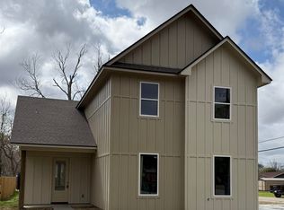 1004 S 13th St, Nederland, TX 77627