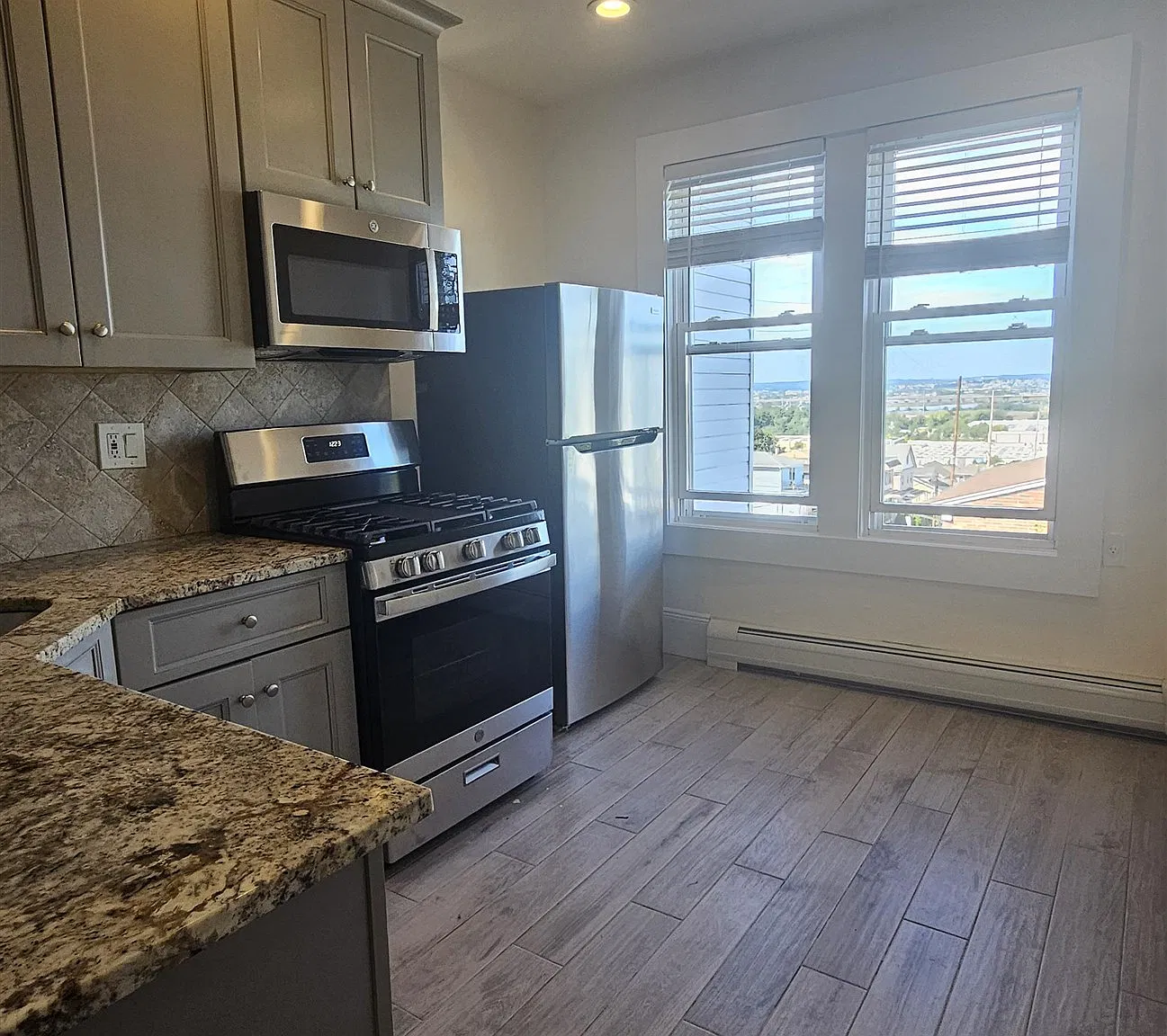 9103 Bergenwood Ave — Photo 2